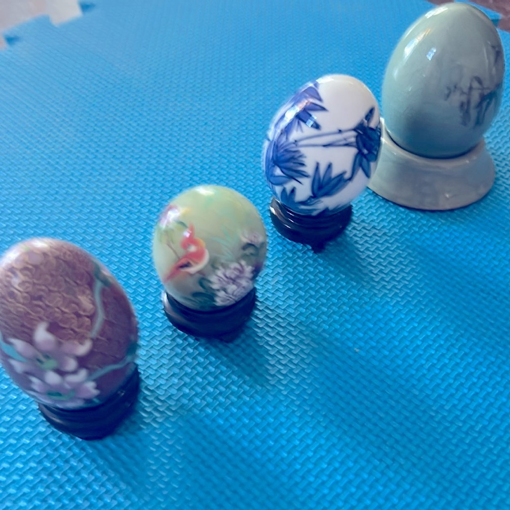 Egg Figurines Floral, hand painted Collectible Set with stands, Vintage